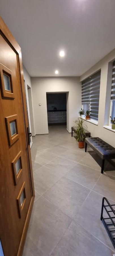 Hos-Cegledi Vendeghaz Miskolc -Oenallo Otthon, Mely Csak Az Oenoeke Luaran gambar
