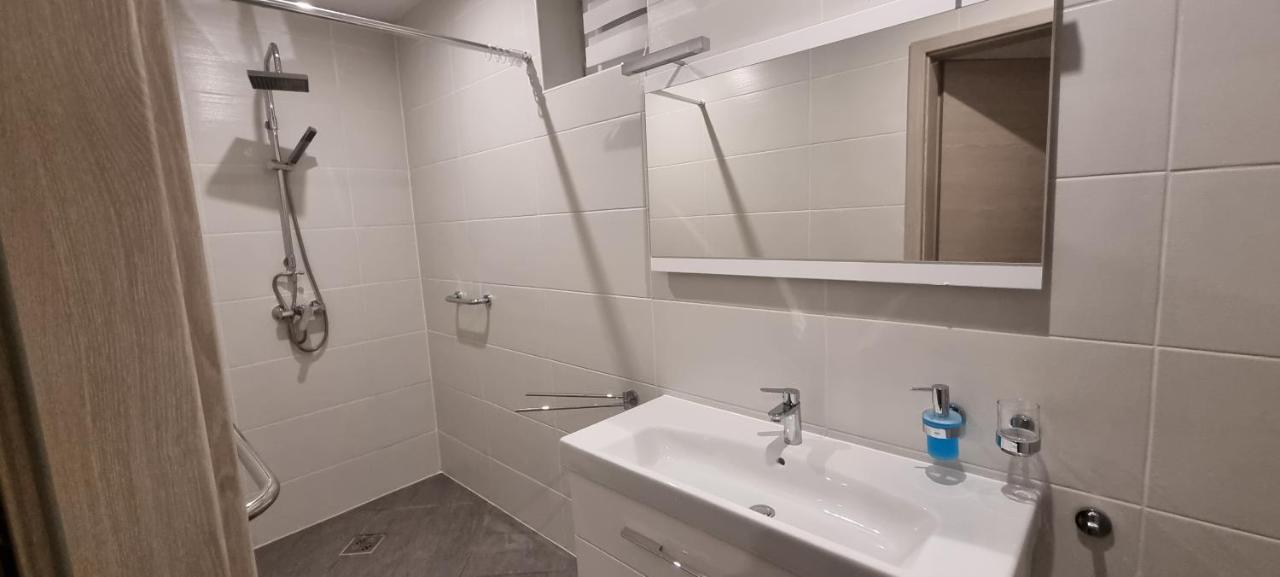 Hos-Cegledi Vendeghaz Miskolc -Oenallo Otthon, Mely Csak Az Oenoeke Luaran gambar