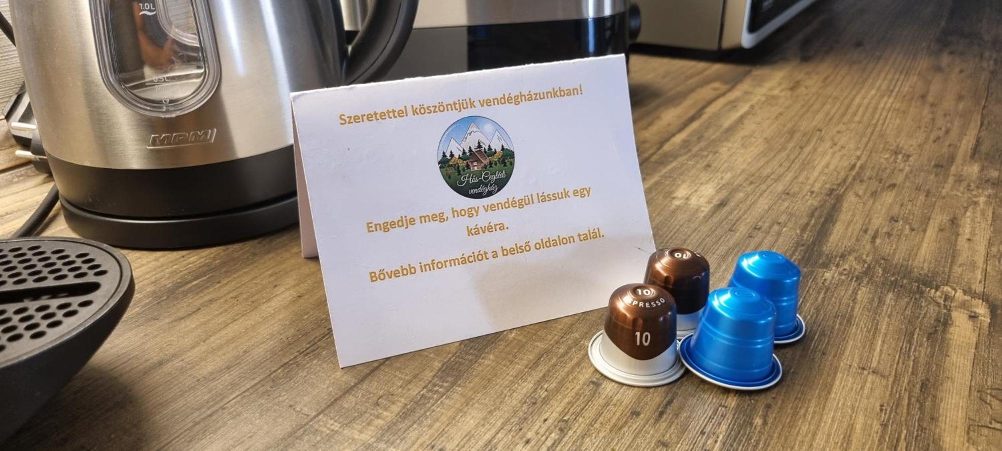 Hos-Cegledi Vendeghaz Miskolc -Oenallo Otthon, Mely Csak Az Oenoeke Luaran gambar