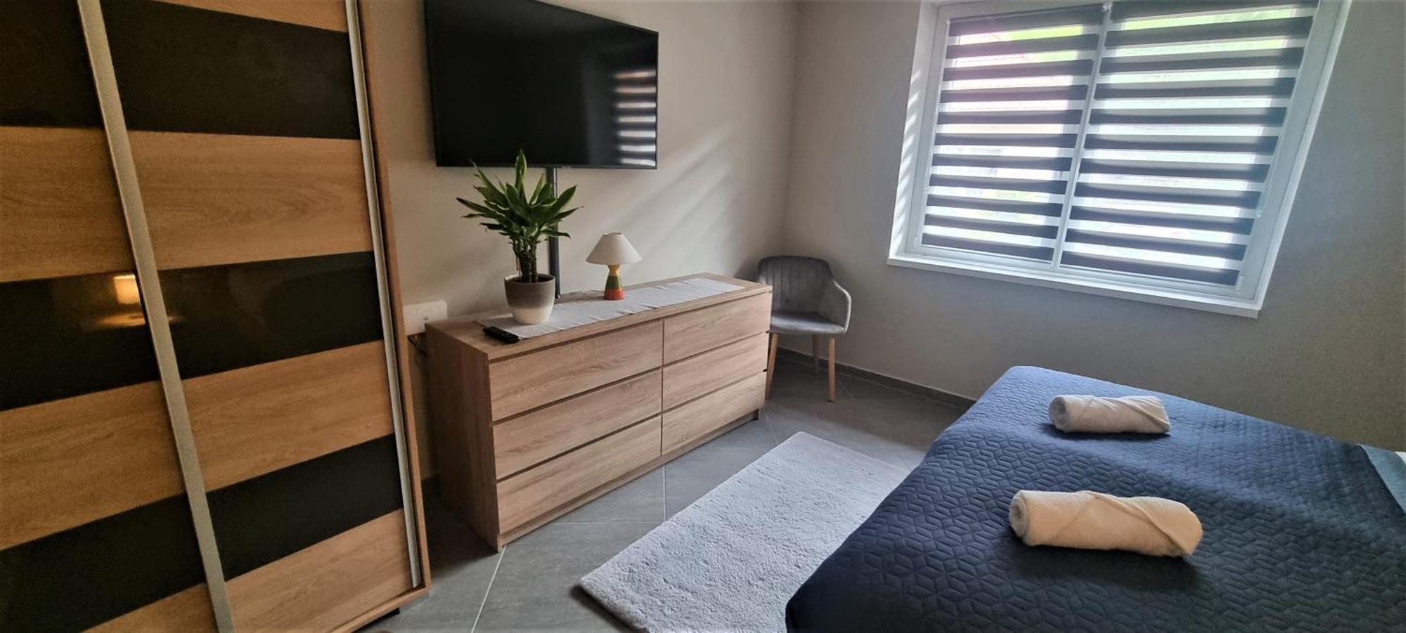 Hos-Cegledi Vendeghaz Miskolc -Oenallo Otthon, Mely Csak Az Oenoeke Luaran gambar